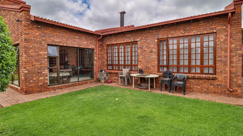 4 Bedroom Property for Sale in Florida Hills Gauteng