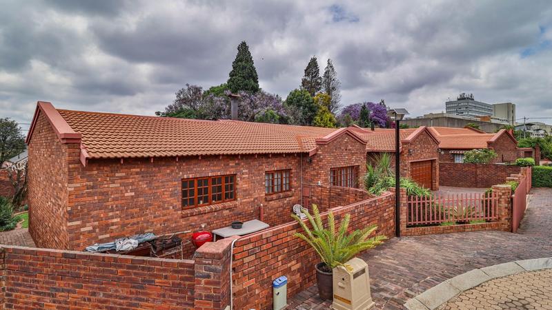 4 Bedroom Property for Sale in Florida Hills Gauteng