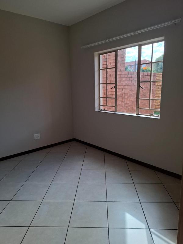 2 Bedroom Property for Sale in Stone Ridge Gauteng