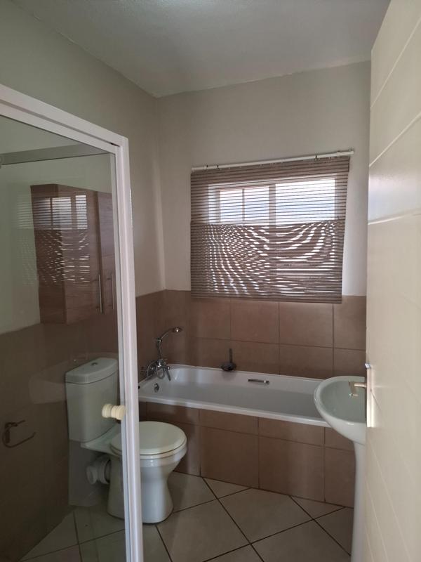 2 Bedroom Property for Sale in Stone Ridge Gauteng