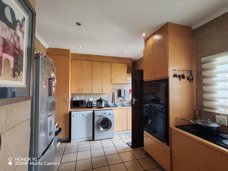 2 Bedroom Property for Sale in Glen Marais Gauteng