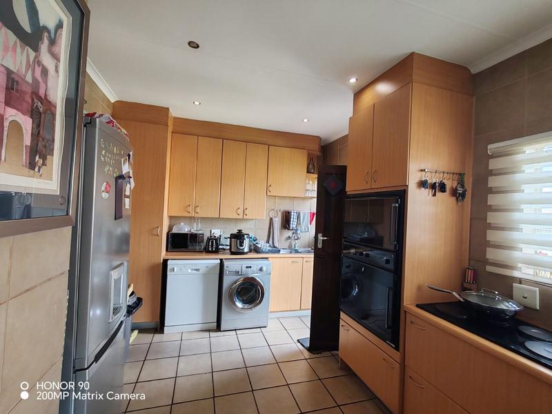 2 Bedroom Property for Sale in Glen Marais Gauteng