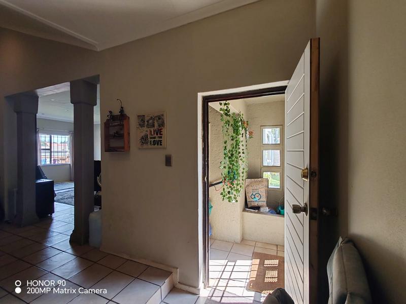 2 Bedroom Property for Sale in Glen Marais Gauteng