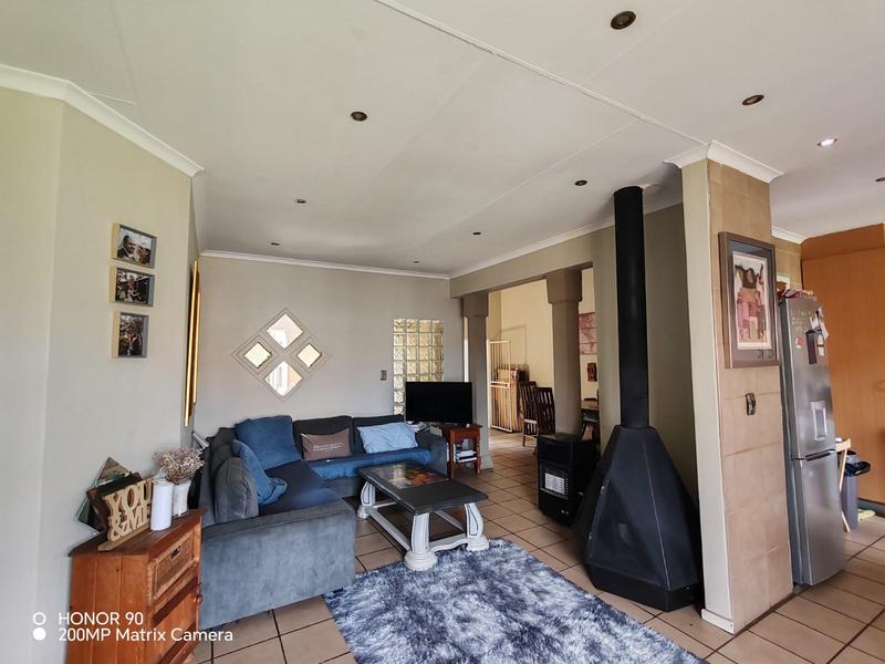 2 Bedroom Property for Sale in Glen Marais Gauteng