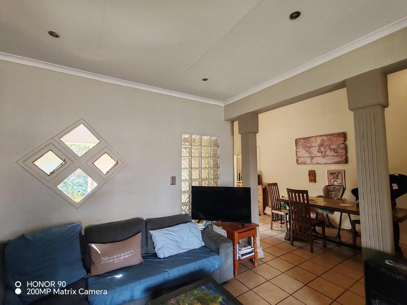 2 Bedroom Property for Sale in Glen Marais Gauteng