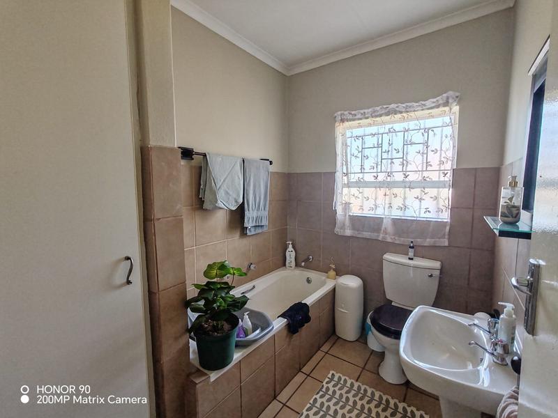 2 Bedroom Property for Sale in Glen Marais Gauteng