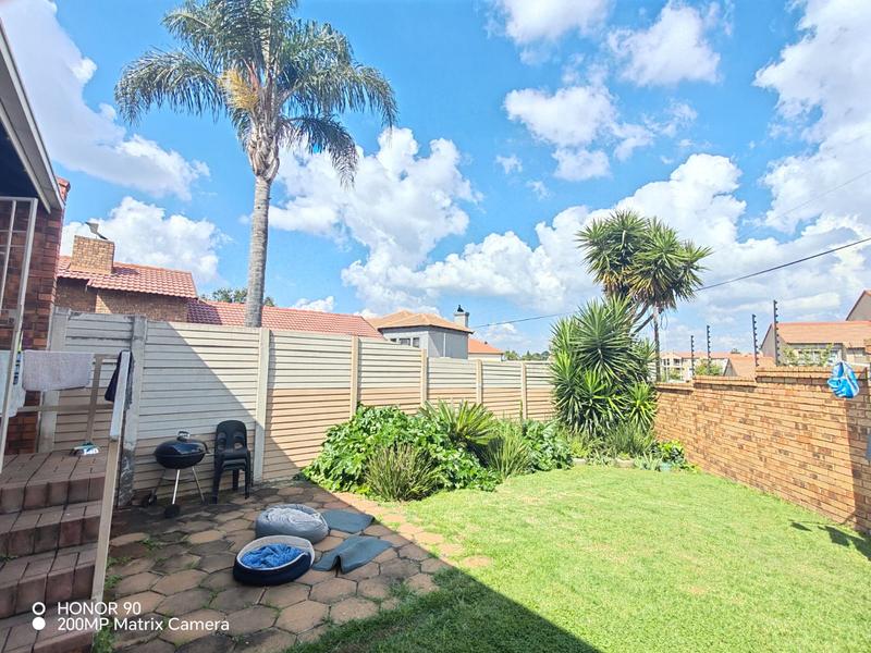 2 Bedroom Property for Sale in Glen Marais Gauteng