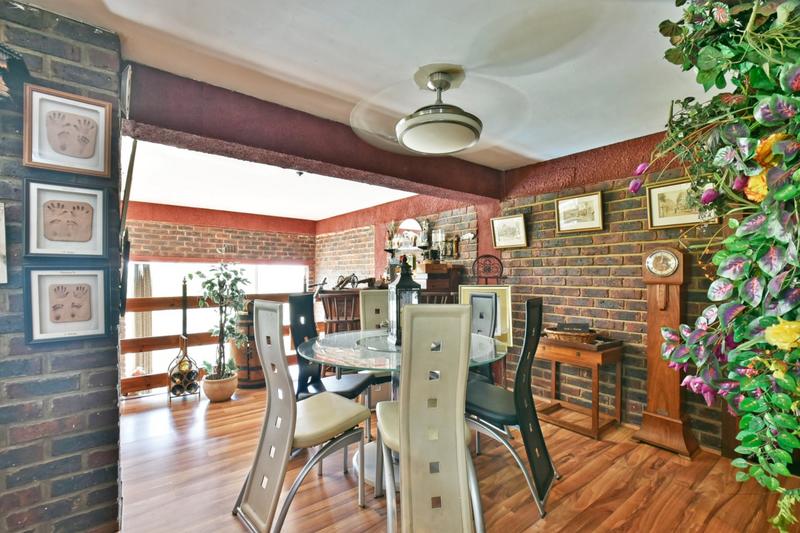 5 Bedroom Property for Sale in Glenvista Gauteng