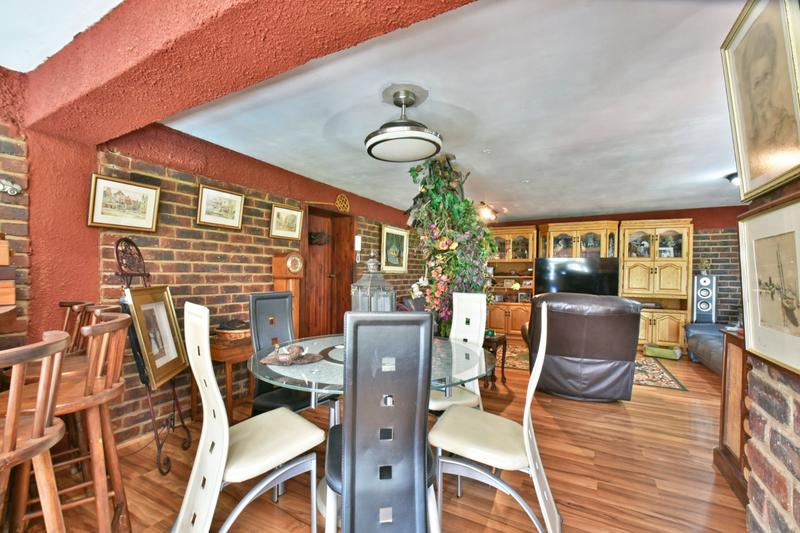 5 Bedroom Property for Sale in Glenvista Gauteng