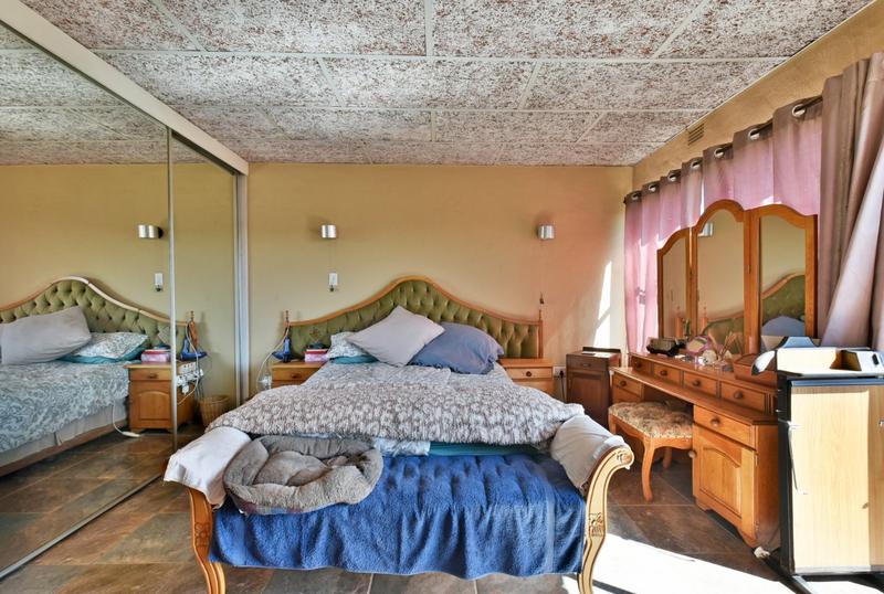 5 Bedroom Property for Sale in Glenvista Gauteng