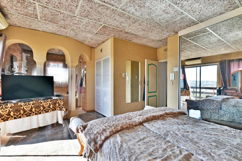 5 Bedroom Property for Sale in Glenvista Gauteng