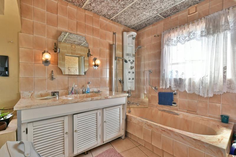 5 Bedroom Property for Sale in Glenvista Gauteng