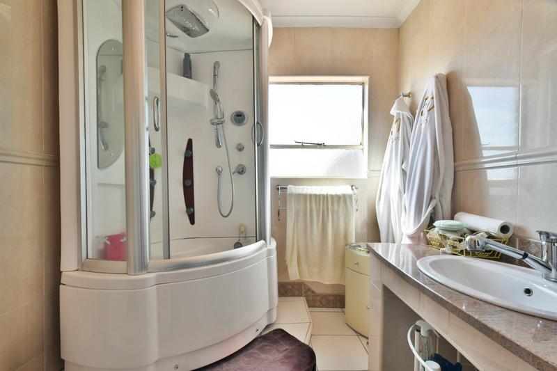 5 Bedroom Property for Sale in Glenvista Gauteng