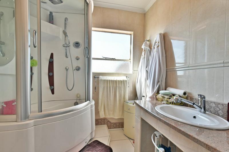 5 Bedroom Property for Sale in Glenvista Gauteng