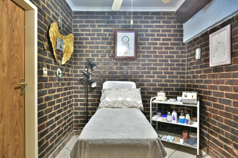 5 Bedroom Property for Sale in Glenvista Gauteng