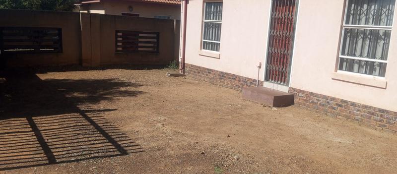 To Let 2 Bedroom Property for Rent in Kirkney Gauteng