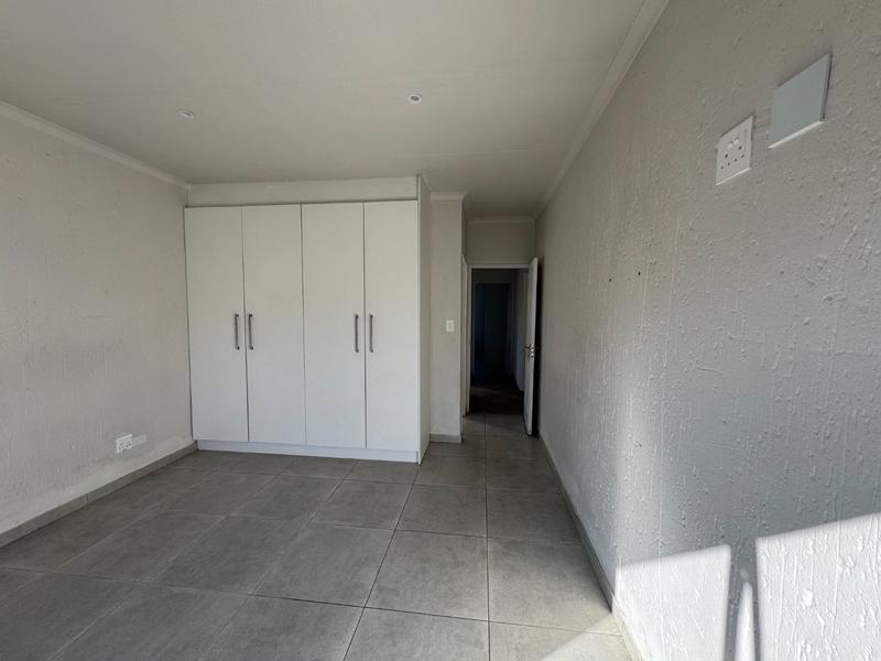 To Let 2 Bedroom Property for Rent in Sunninghill Gauteng