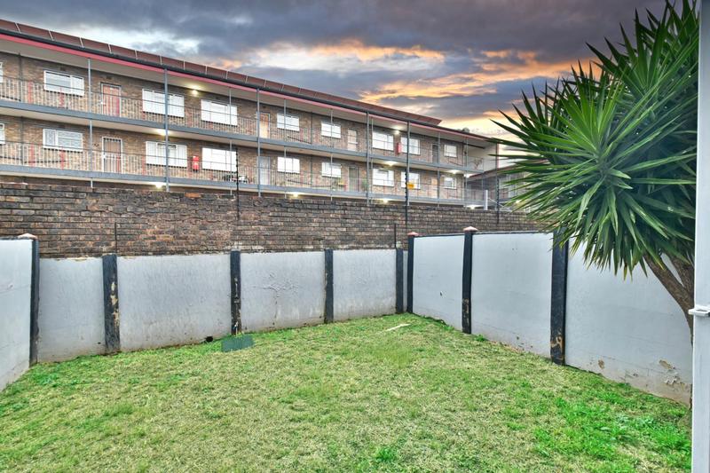 1 Bedroom Property for Sale in New Redruth Gauteng