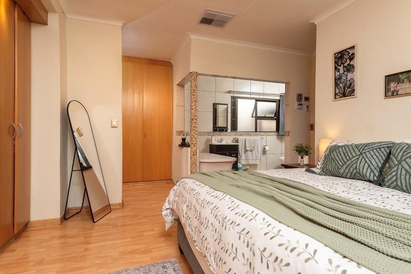4 Bedroom Property for Sale in Glenvista Gauteng