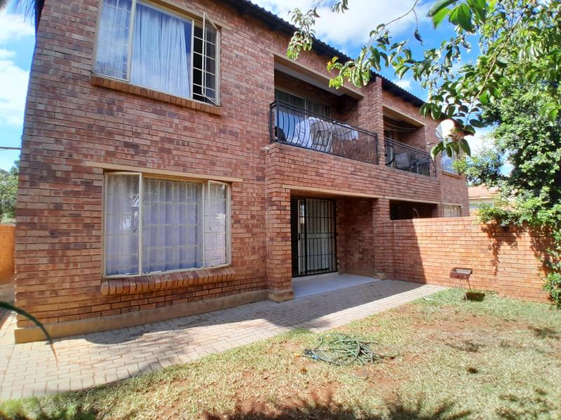 2 Bedroom Property for Sale in Heuwelsig Estate Gauteng