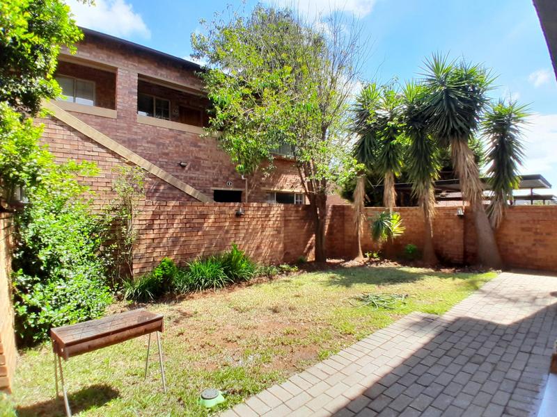 2 Bedroom Property for Sale in Heuwelsig Estate Gauteng