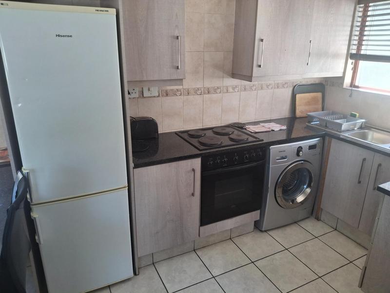 To Let 1 Bedroom Property for Rent in Parkmore Gauteng