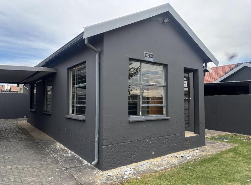 To Let 3 Bedroom Property for Rent in Fleurhof Gauteng
