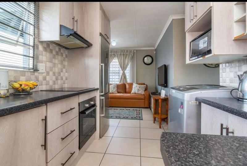 To Let 3 Bedroom Property for Rent in Fleurhof Gauteng