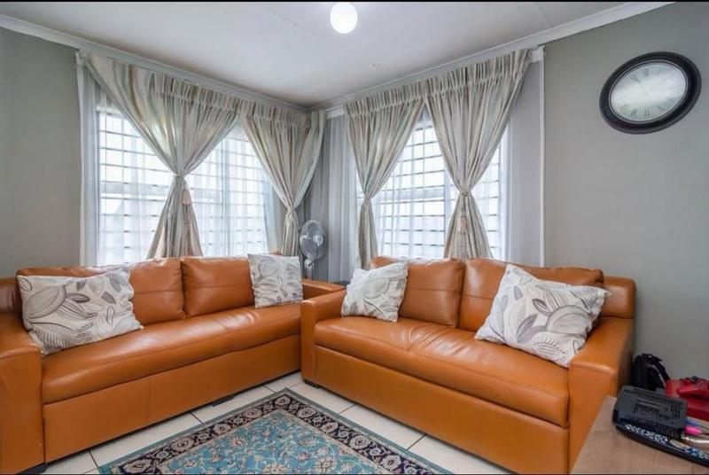 To Let 3 Bedroom Property for Rent in Fleurhof Gauteng
