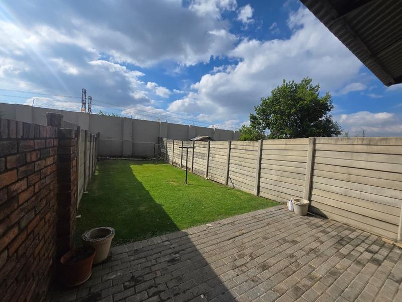 2 Bedroom Property for Sale in Edleen Gauteng