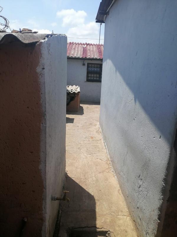 2 Bedroom Property for Sale in Zola Gauteng