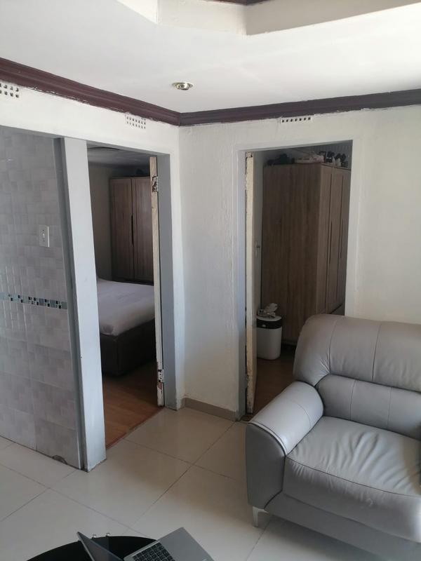 2 Bedroom Property for Sale in Zola Gauteng