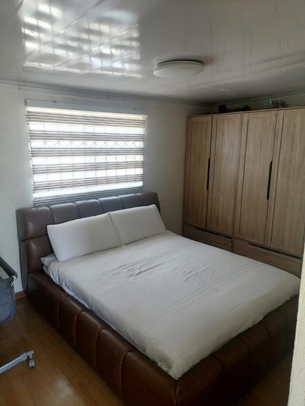 2 Bedroom Property for Sale in Zola Gauteng