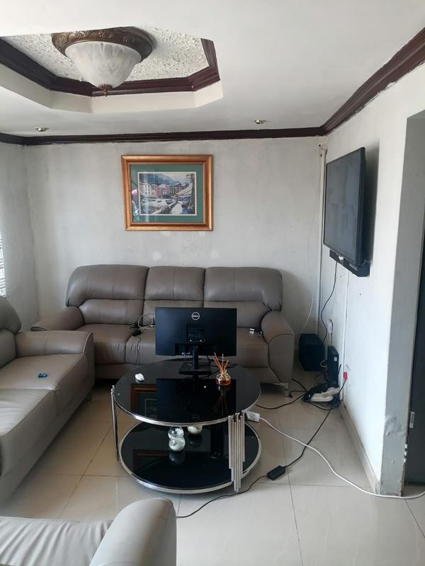 2 Bedroom Property for Sale in Zola Gauteng