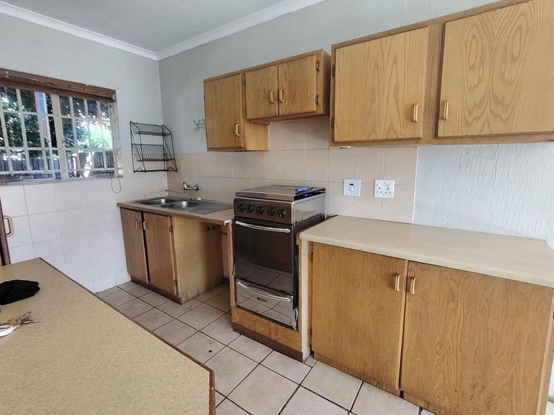 2 Bedroom Property for Sale in Rooihuiskraal North Gauteng