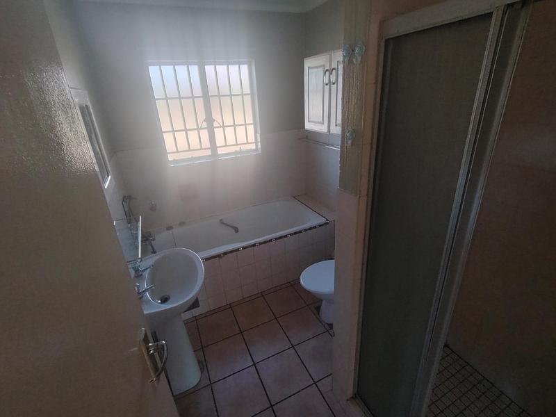 2 Bedroom Property for Sale in Rooihuiskraal North Gauteng