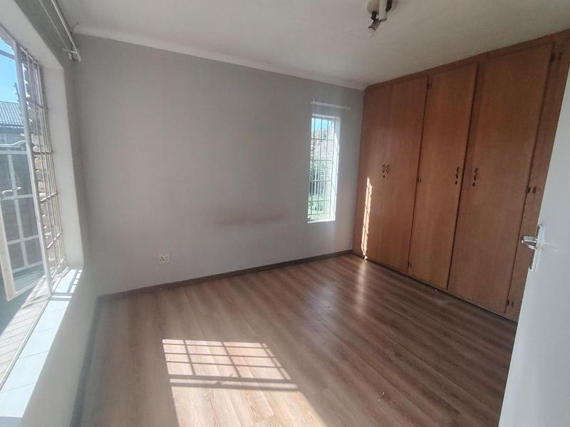 2 Bedroom Property for Sale in Rooihuiskraal North Gauteng