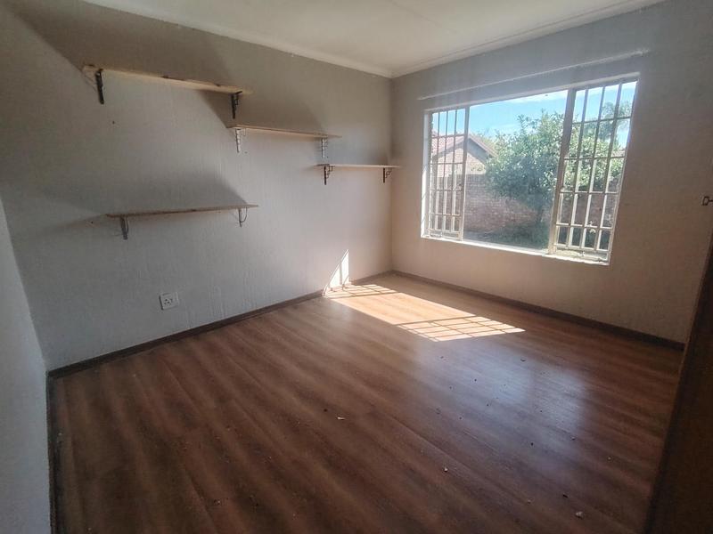 2 Bedroom Property for Sale in Rooihuiskraal North Gauteng