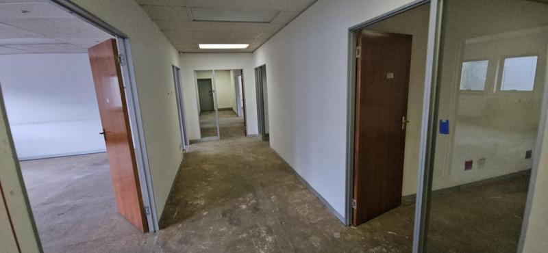 To Let Commercial Property for Rent in Randjespark Gauteng