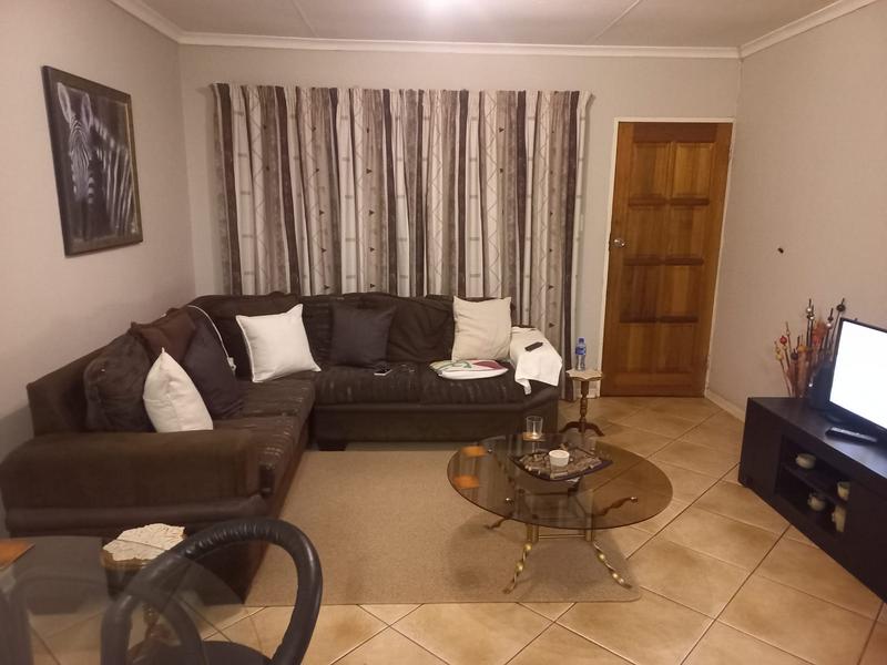 2 Bedroom Property for Sale in Rooihuiskraal Gauteng