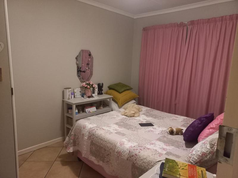 2 Bedroom Property for Sale in Rooihuiskraal Gauteng
