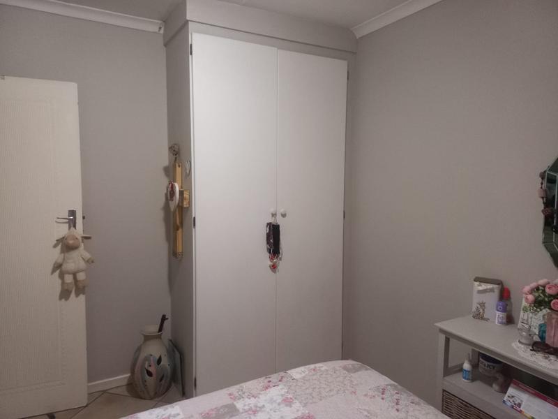 2 Bedroom Property for Sale in Rooihuiskraal Gauteng