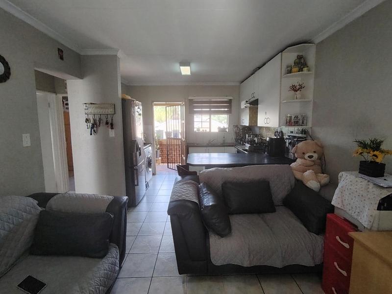 2 Bedroom Property for Sale in Heuwelsig Estate Gauteng