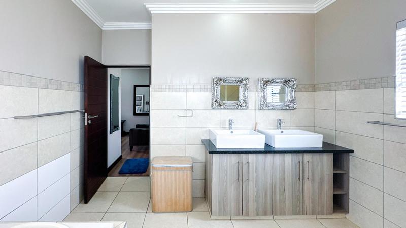 To Let 3 Bedroom Property for Rent in Midstream Estate Gauteng