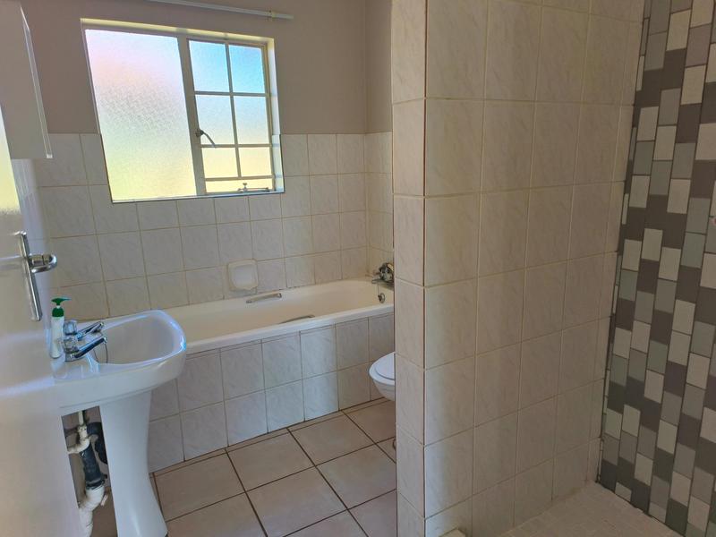 2 Bedroom Property for Sale in Faerie Glen Gauteng