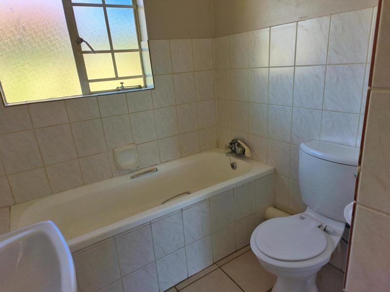 2 Bedroom Property for Sale in Faerie Glen Gauteng