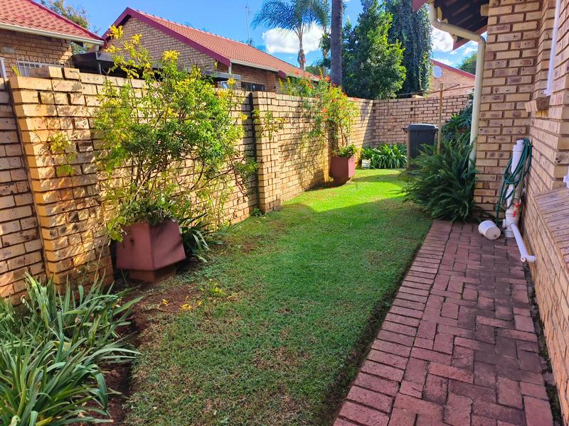 2 Bedroom Property for Sale in Faerie Glen Gauteng