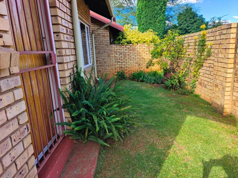 2 Bedroom Property for Sale in Faerie Glen Gauteng
