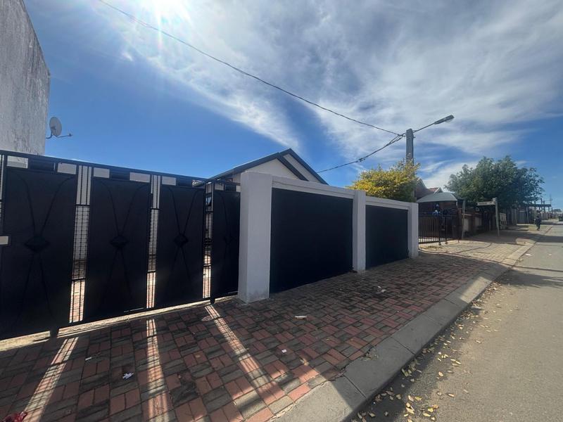 2 Bedroom Property for Sale in Fleurhof Gauteng