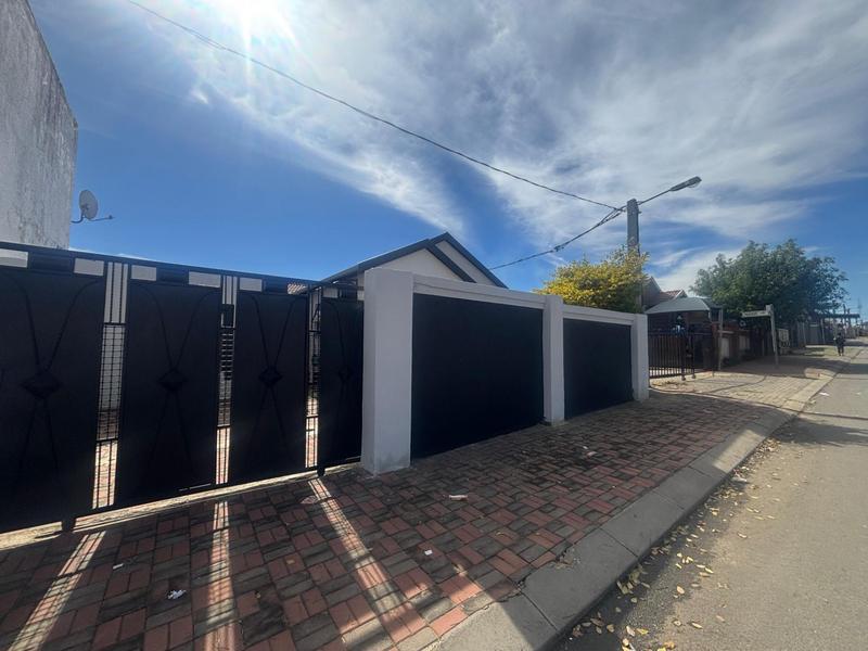 2 Bedroom Property for Sale in Fleurhof Gauteng